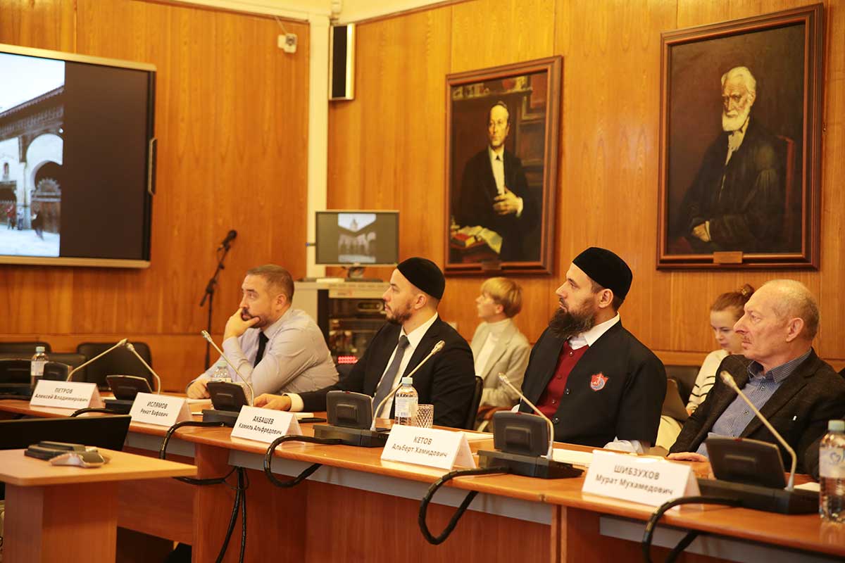 В СПбГУ обсудили традиции мусульманского образования