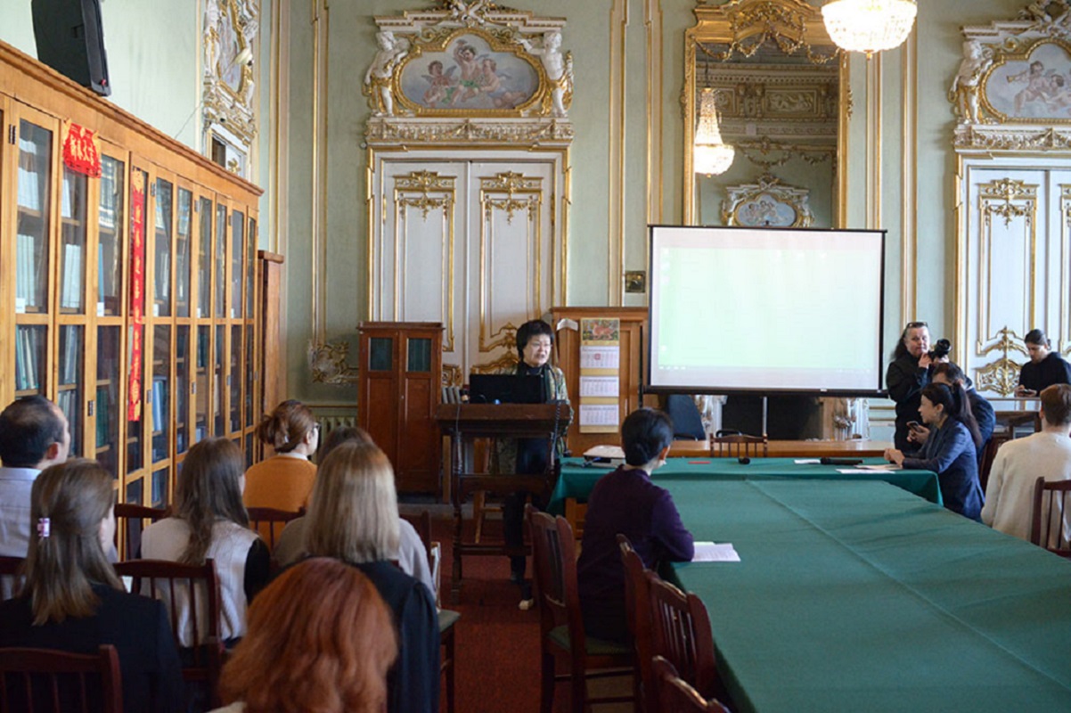 First steps in big science: St Petersburg University students take part in the 9th Conference "China and Its Neighbours"